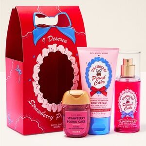 Bath & Body Works Strawberry Pound Cake Gift Set